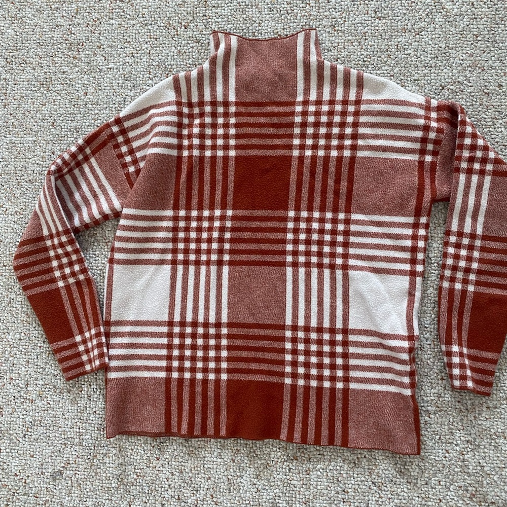 Tightly woven, extra cute plaid turtleneck! Max Studios